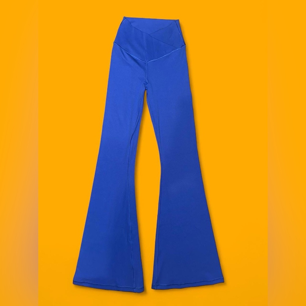 aerie electric blue high waisted crossover flare leggings 💙